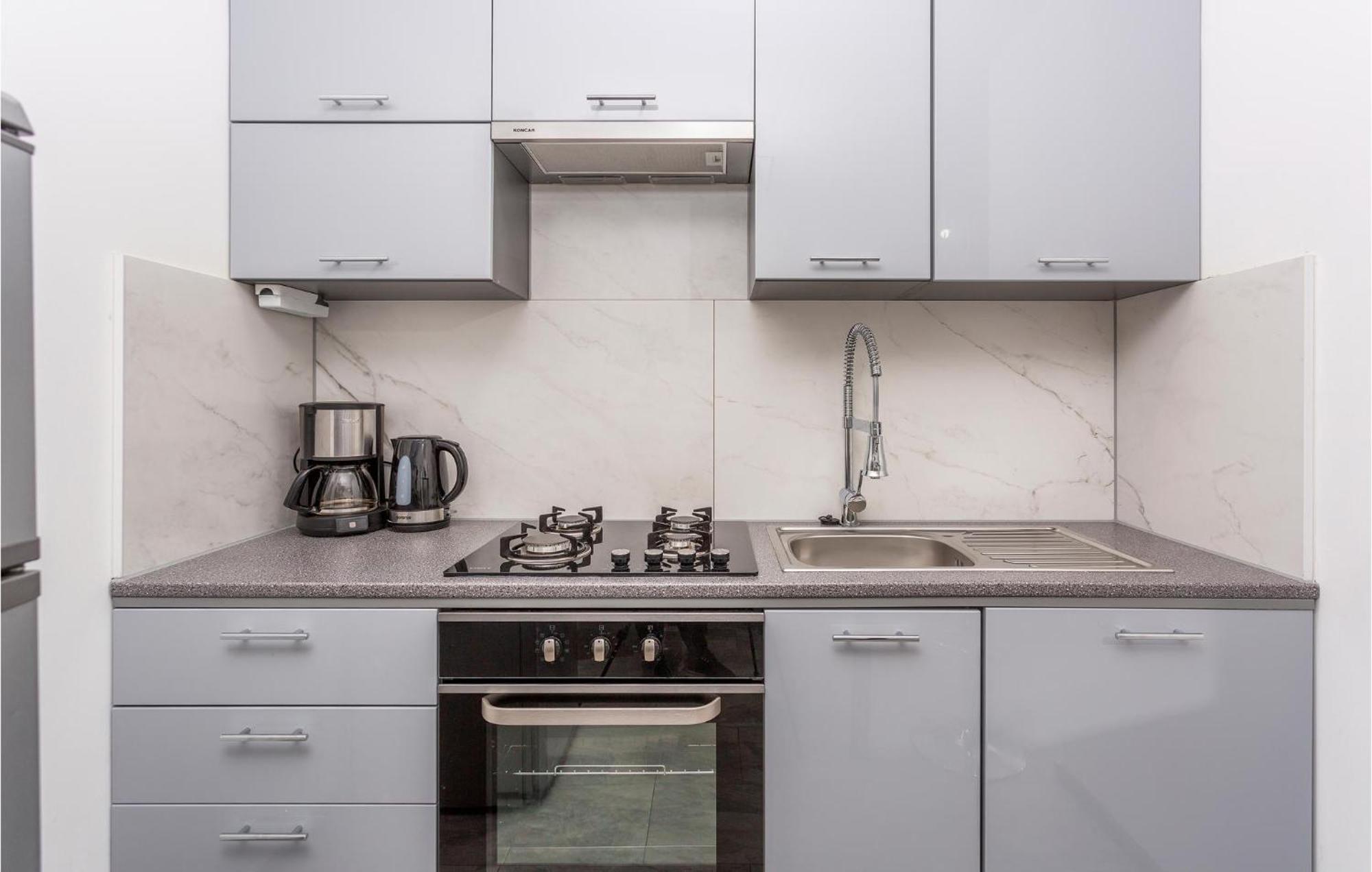 Beautiful Apartment In Malinska With Kitchen Eksteriør bilde