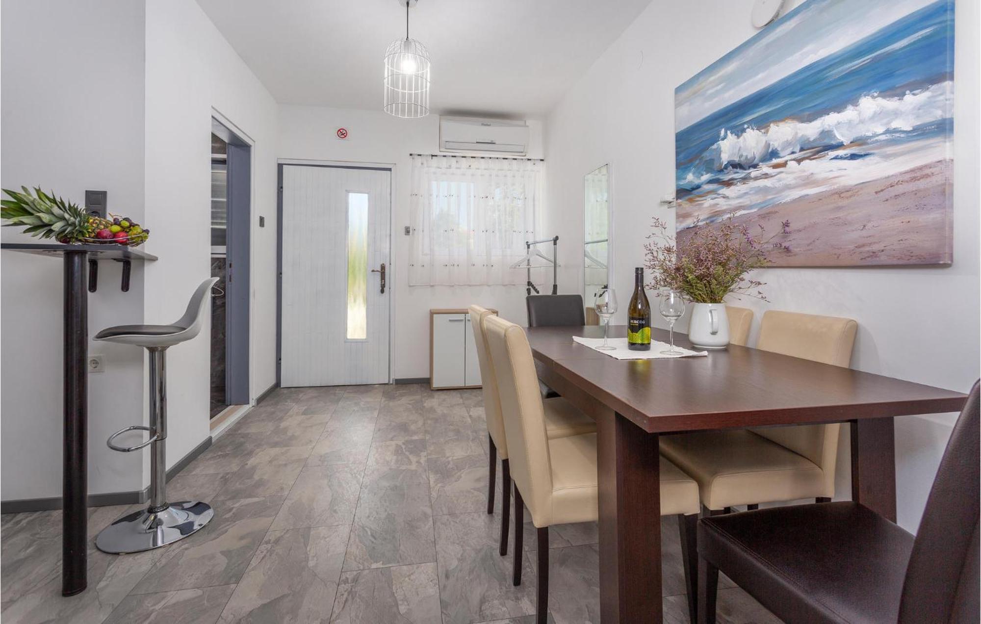 Beautiful Apartment In Malinska With Kitchen Eksteriør bilde
