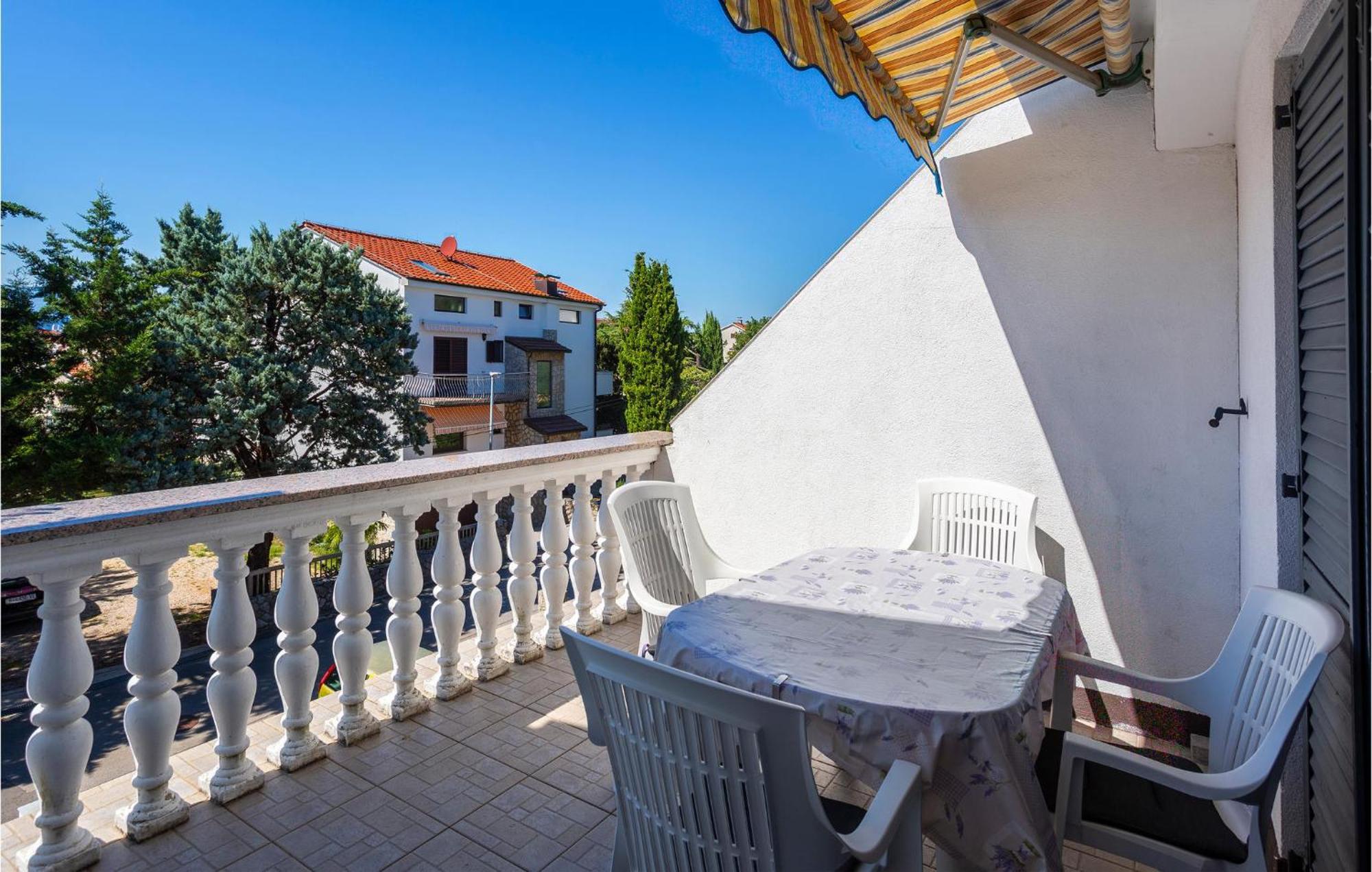 Beautiful Apartment In Malinska With Kitchen Eksteriør bilde