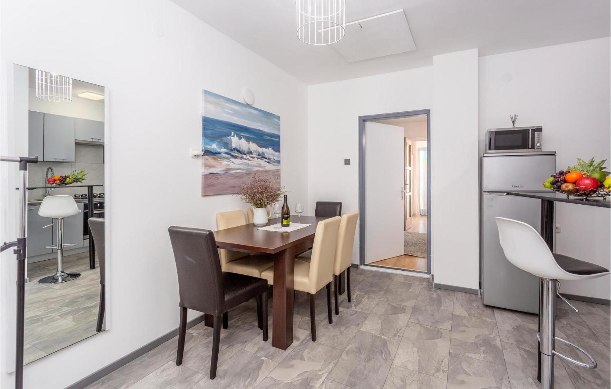 Beautiful Apartment In Malinska With Kitchen Eksteriør bilde