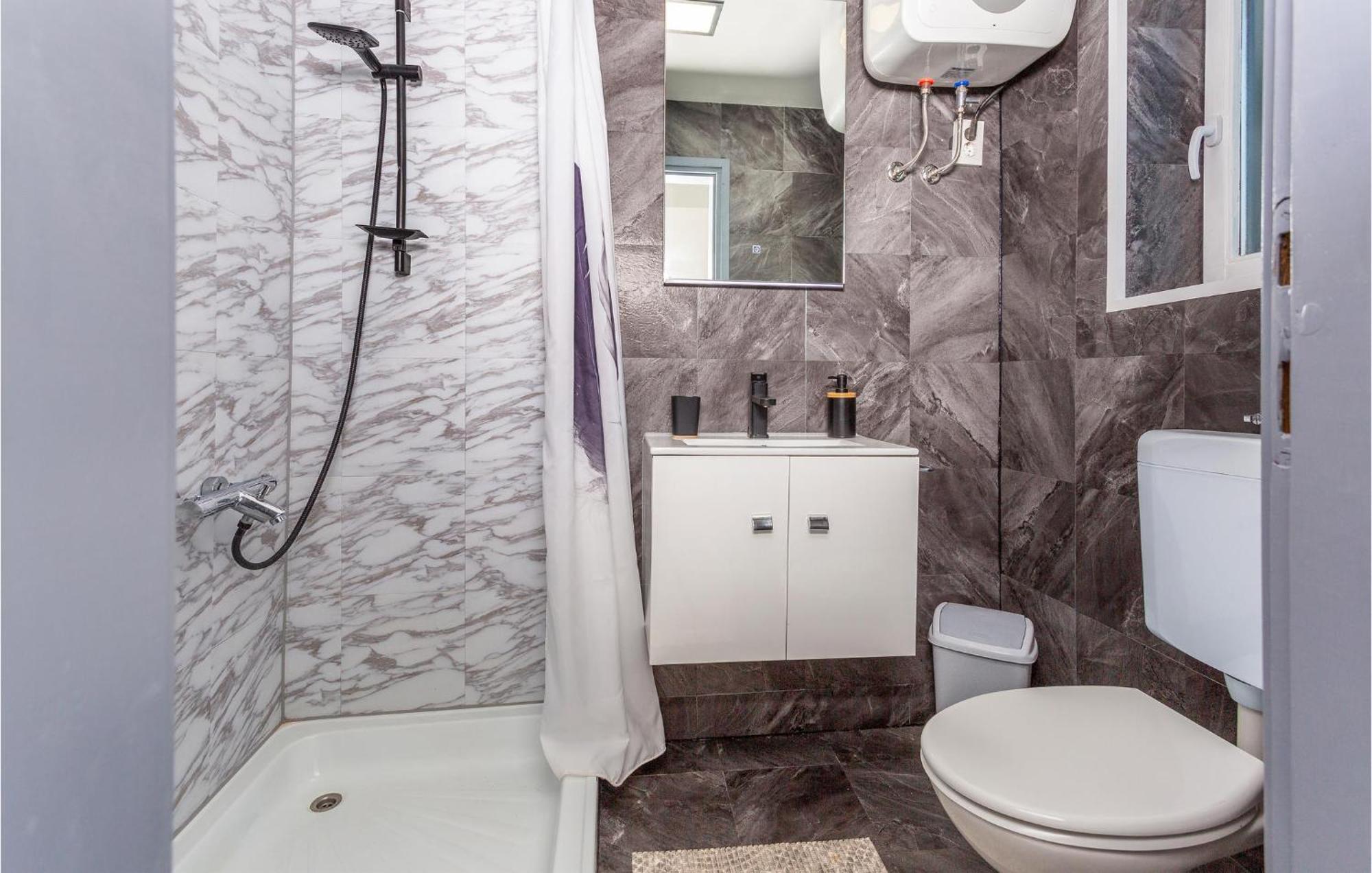 Beautiful Apartment In Malinska With Kitchen Eksteriør bilde